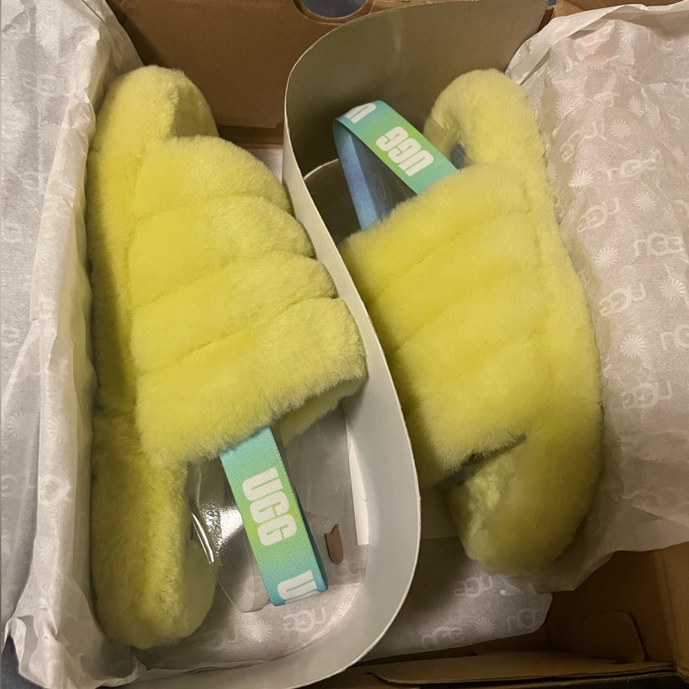 FLUFFY YEAH UGG SLIDES